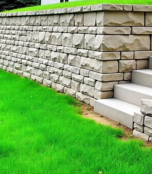 retaining-wall-made-of-stone-blocks-with-stairs-__33167